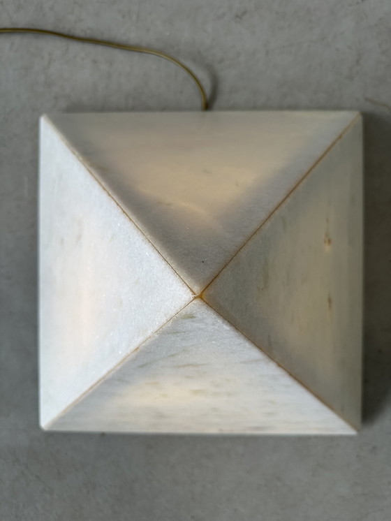 Image 1 of Marmeren piramide lamp