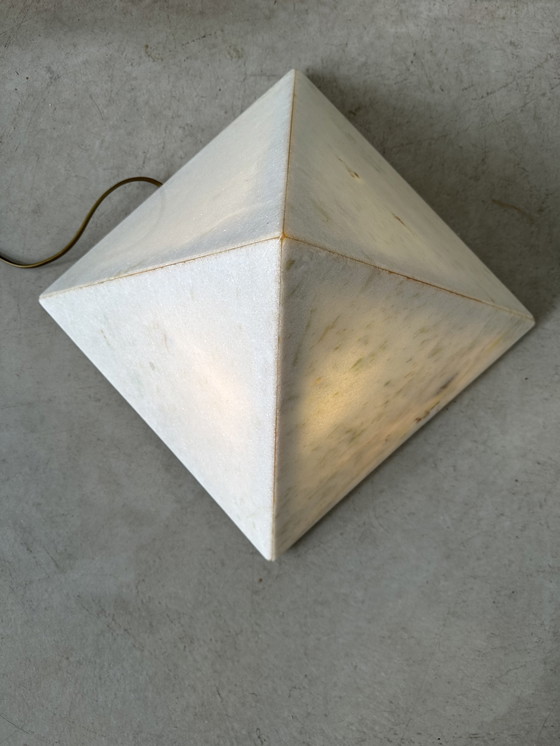 Image 1 of Marmeren piramide lamp