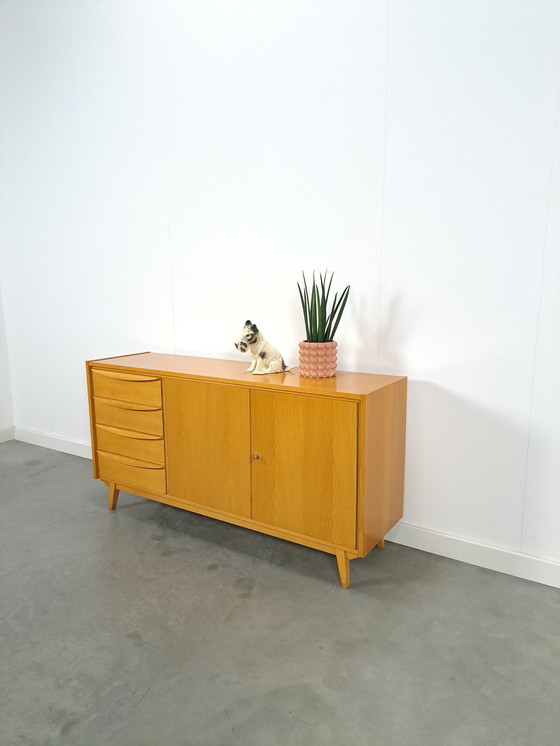 Image 1 of Fineer Dressoir Met Lades En Houten Handgrepen