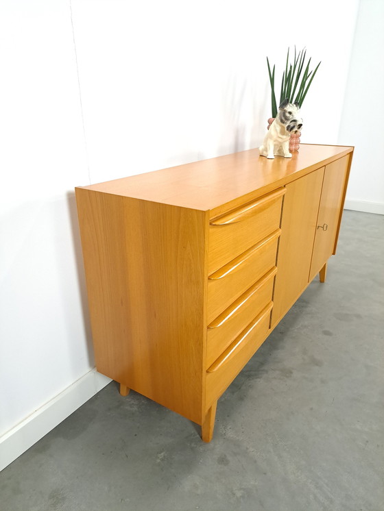 Image 1 of Fineer Dressoir Met Lades En Houten Handgrepen