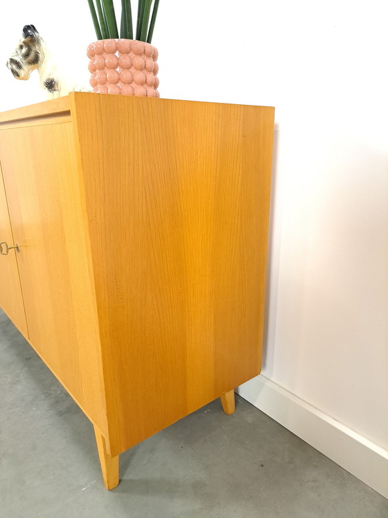 Image 1 of Fineer Dressoir Met Lades En Houten Handgrepen