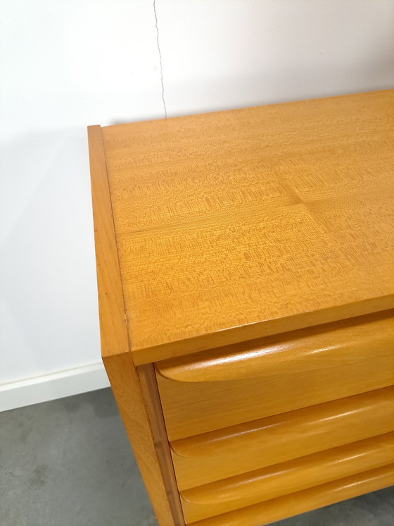 Image 1 of Fineer Dressoir Met Lades En Houten Handgrepen