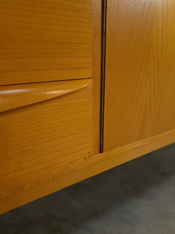 Image 1 of Fineer Dressoir Met Lades En Houten Handgrepen