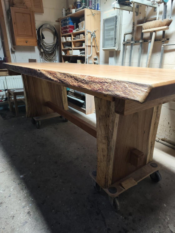 Image 1 of Handgemaakte tafel van natuurlijk Hout