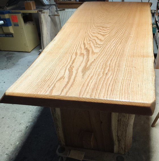 Image 1 of Handgemaakte tafel van natuurlijk Hout