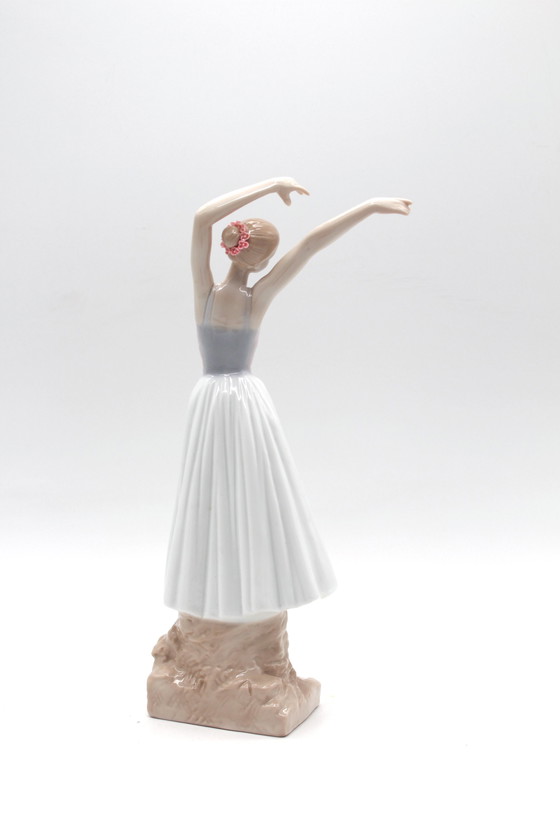 Image 1 of Porseleinen ballerina