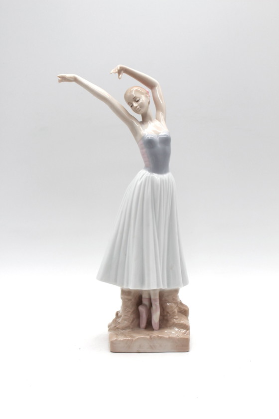 Image 1 of Porseleinen ballerina