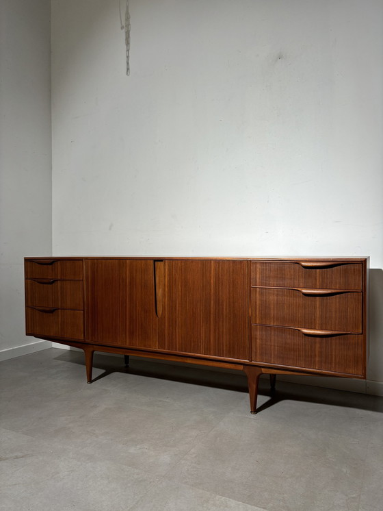 Image 1 of Mcintosh "Verborgen Handgreep" Dressoir