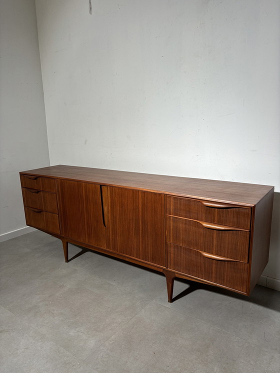 Image 1 of Mcintosh "Verborgen Handgreep" Dressoir