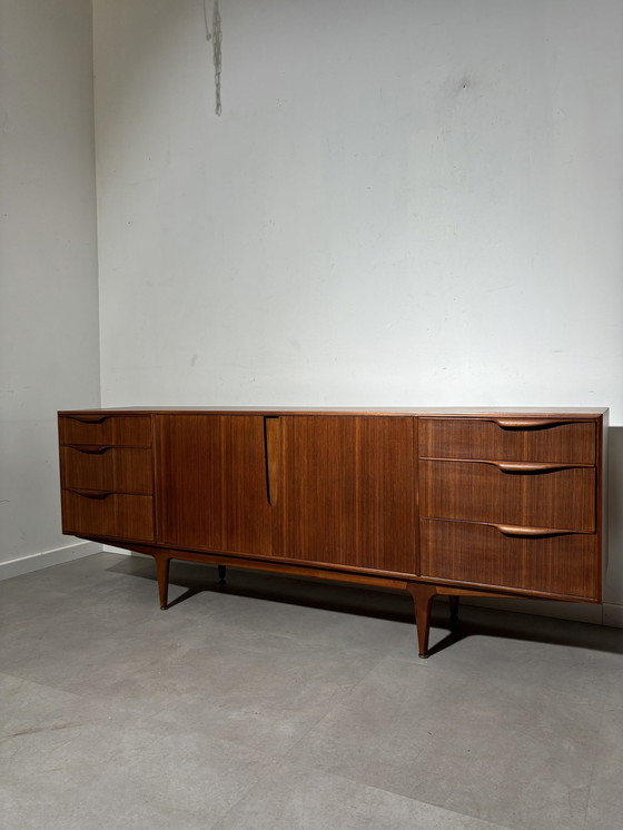 Image 1 of Mcintosh "Verborgen Handgreep" Dressoir