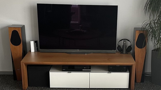 Image 1 of Notenhouten Salon-Tv Tafel