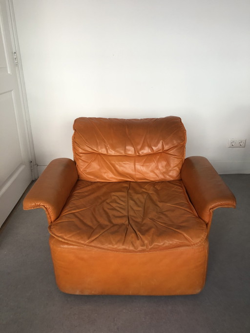 Vintage oranje leren fauteuil met voetenbank - poef