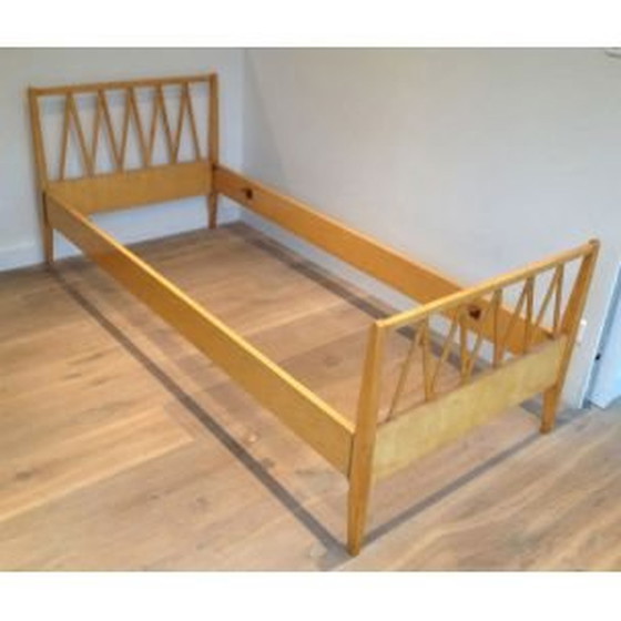 Image 1 of Vintage bed in licht hout Frankrijk jaren 1940