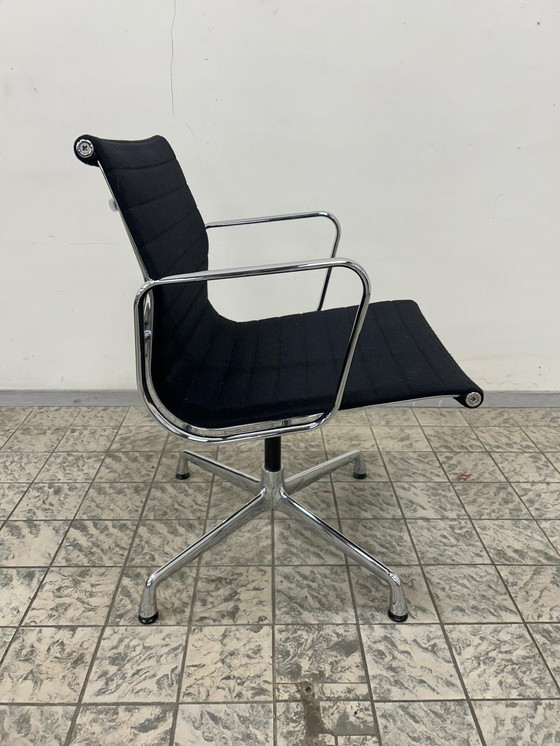 Image 1 of Vitra | Eames | Ea108 | Zwart Hopsak | Chroom