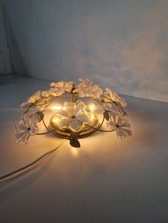 Image 1 of Messing en acryl regentschap bloem lamp