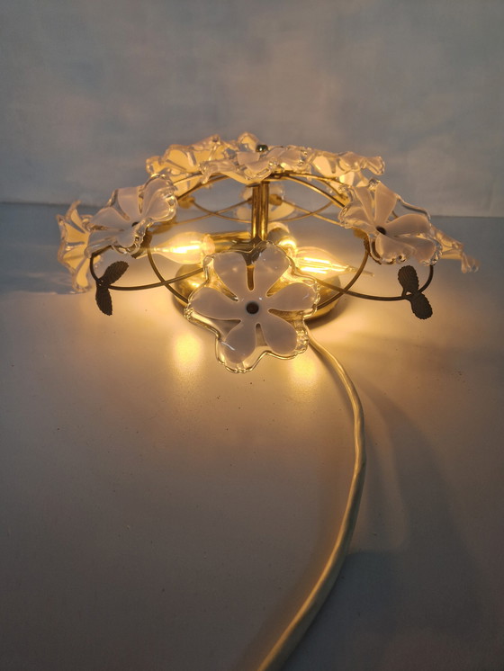 Image 1 of Messing en acryl regentschap bloem lamp