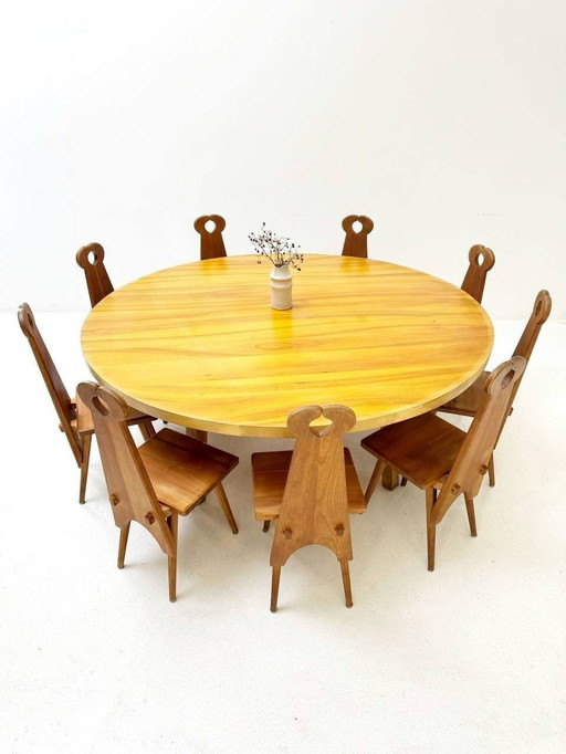 Complete set van massief houten ronde tafel en 12 vintage tafel/boerderijstoelen