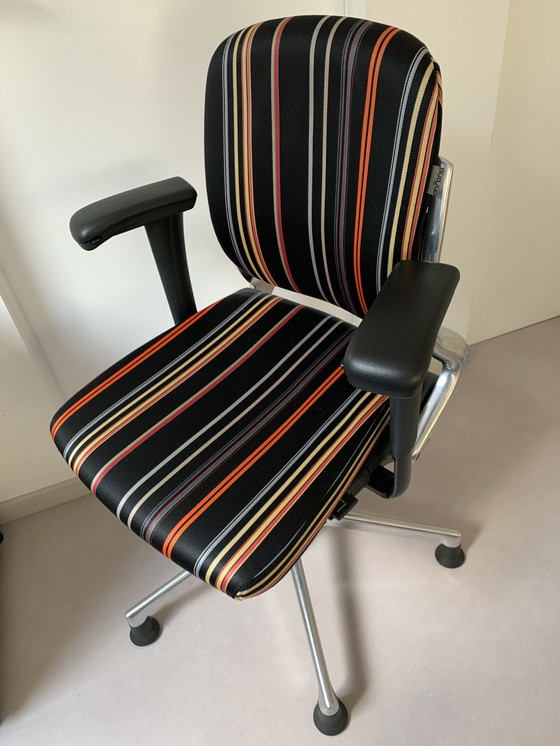 Image 1 of Ahrend 230 Bureaustoel Paul Smith