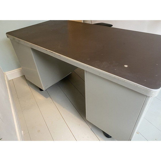 Image 1 of Vintage stalen en linoleum bureau van Lips, Nederland