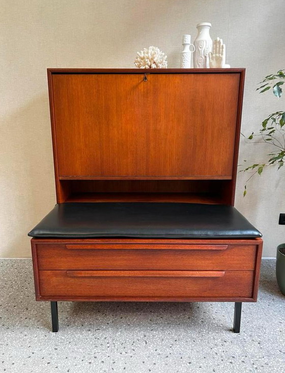 Image 1 of Deens Design wandmeubel Secretaire minibar