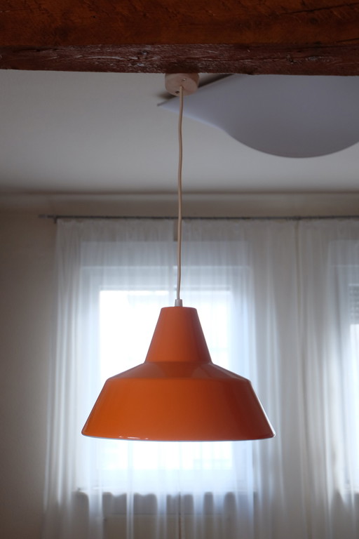 Hanglamp metaal geëmailleerd oranje 1970