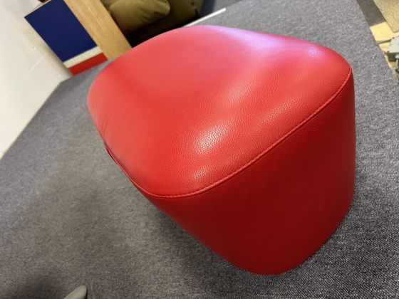 Image 1 of Leolux Hilco Draai fauteuil + poef Rood