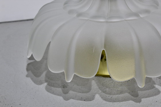 Image 1 of Vintage plafondlamp, plafonnière - bloem-vorm, jaren '70, messing glas
