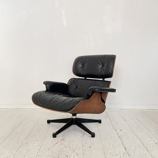 Vintage walnoten fauteuil van Charles en Ray Eames voor Vitra, 1997