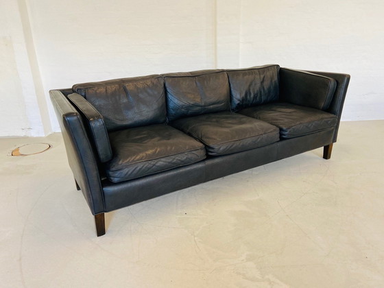 Image 1 of Deense Mid Century Vintage Mogens Hansen Zwart Leren Sofa