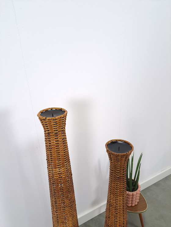 Image 1 of Set Hoge Rotan Kaarsen Kandelaar