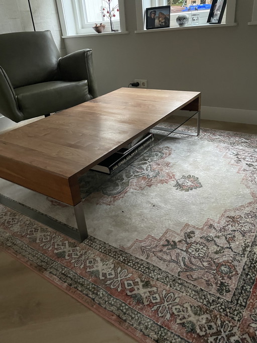 Leolux Aditi 574 salontafel van noten hout