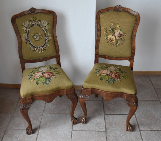 Image 1 of Oude Houten Eetkamer Set - Met Geborduurde Stoelen