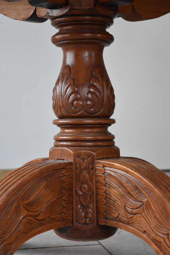 Image 1 of Oude Houten Eetkamer Set - Met Geborduurde Stoelen