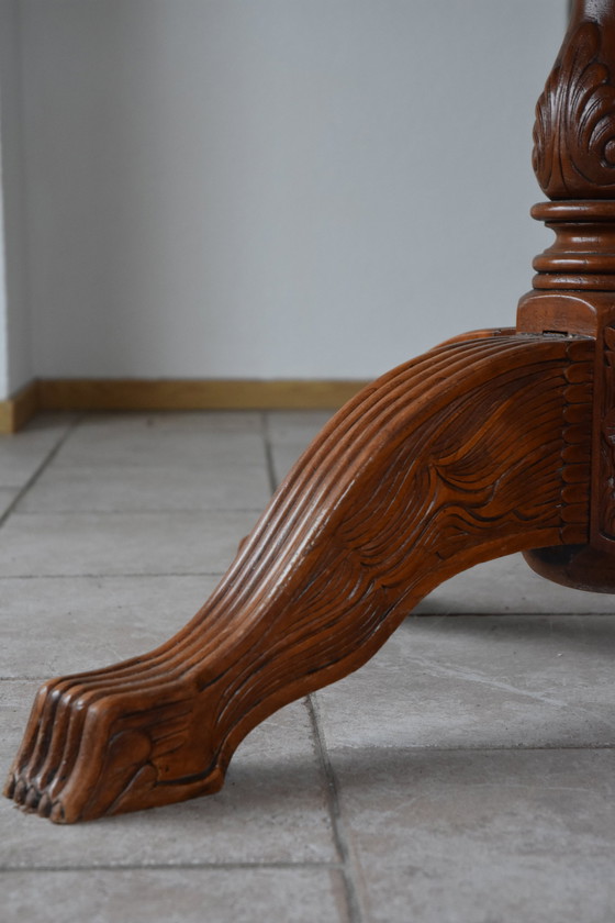 Image 1 of Oude Houten Eetkamer Set - Met Geborduurde Stoelen