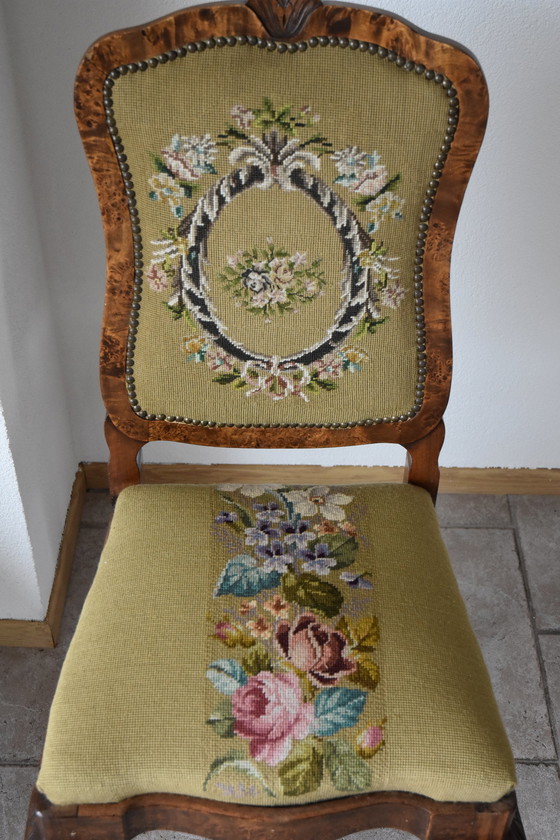 Image 1 of Oude Houten Eetkamer Set - Met Geborduurde Stoelen