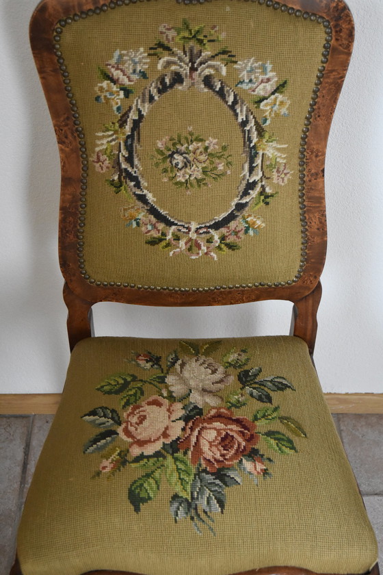 Image 1 of Oude Houten Eetkamer Set - Met Geborduurde Stoelen