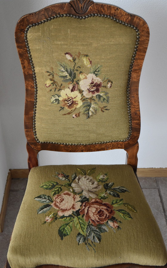 Image 1 of Oude Houten Eetkamer Set - Met Geborduurde Stoelen