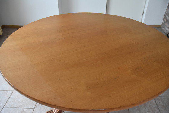 Image 1 of Oude Houten Eetkamer Set - Met Geborduurde Stoelen