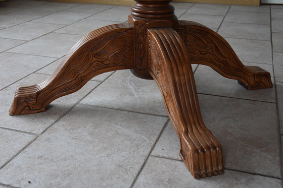 Image 1 of Oude Houten Eetkamer Set - Met Geborduurde Stoelen