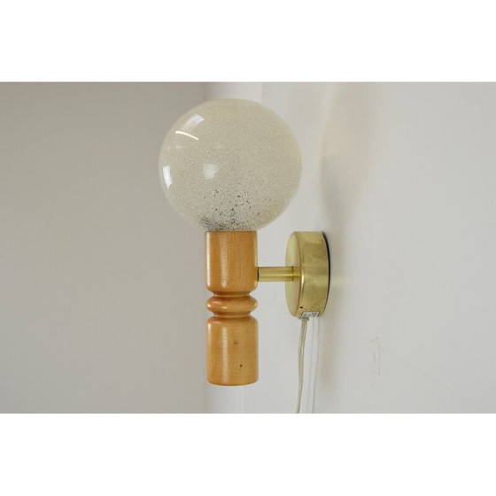 Image 1 of Vintage wandlamp in kunststof, hout en messing van Pokrok Zilina, Tsjecho-Slowakije 1970