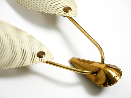 Image 1 of Originele Mid Century Moderne Messing Wandlamp Met Geperforeerd Metalen Plaat Lampenkappen