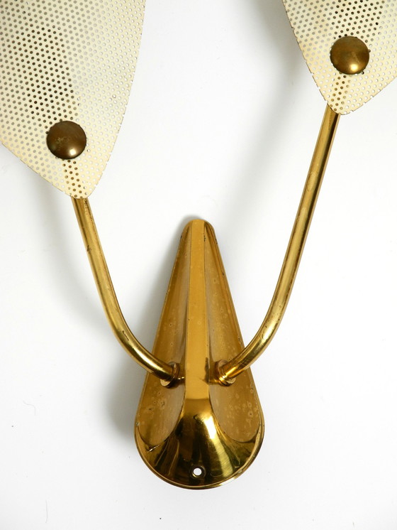 Image 1 of Originele Mid Century Moderne Messing Wandlamp Met Geperforeerd Metalen Plaat Lampenkappen