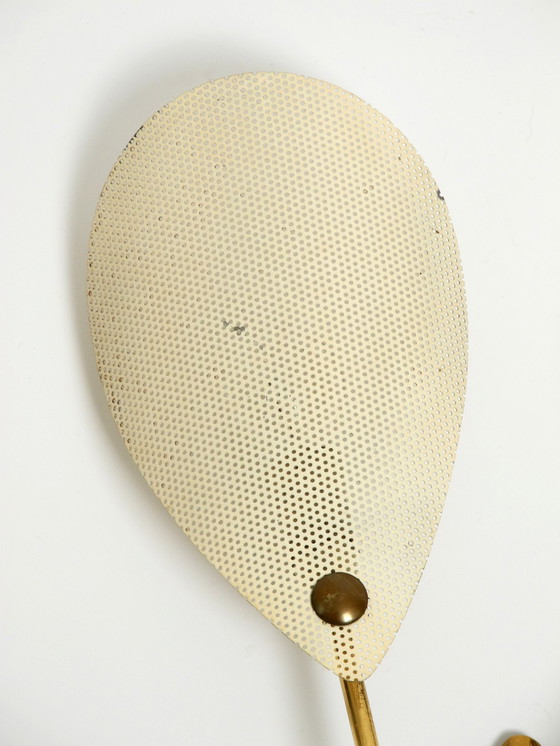 Image 1 of Originele Mid Century Moderne Messing Wandlamp Met Geperforeerd Metalen Plaat Lampenkappen