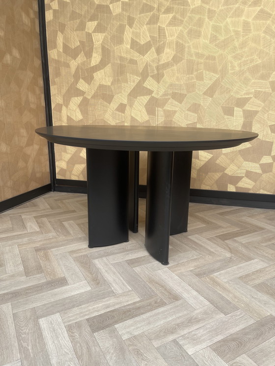 Image 1 of Uitschuifbare ronde design tafel