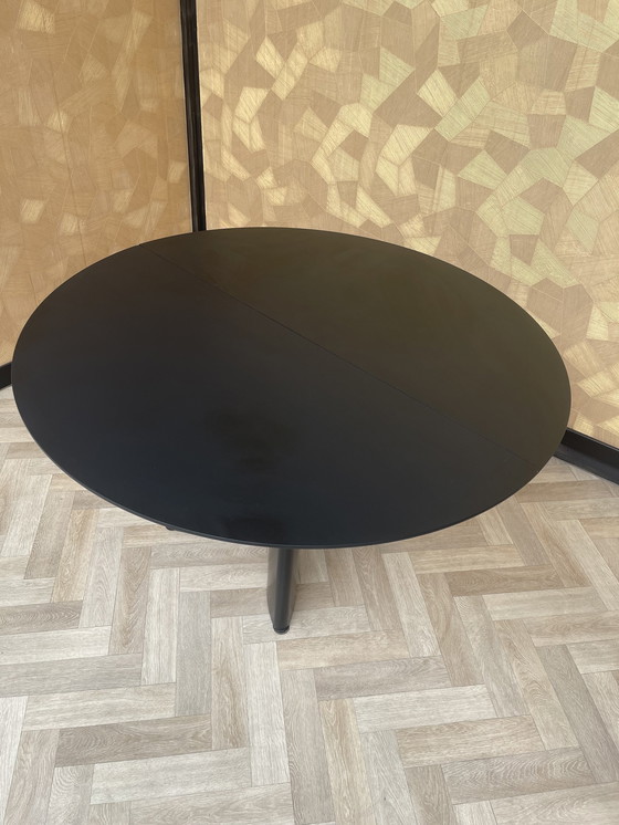 Image 1 of Uitschuifbare ronde design tafel