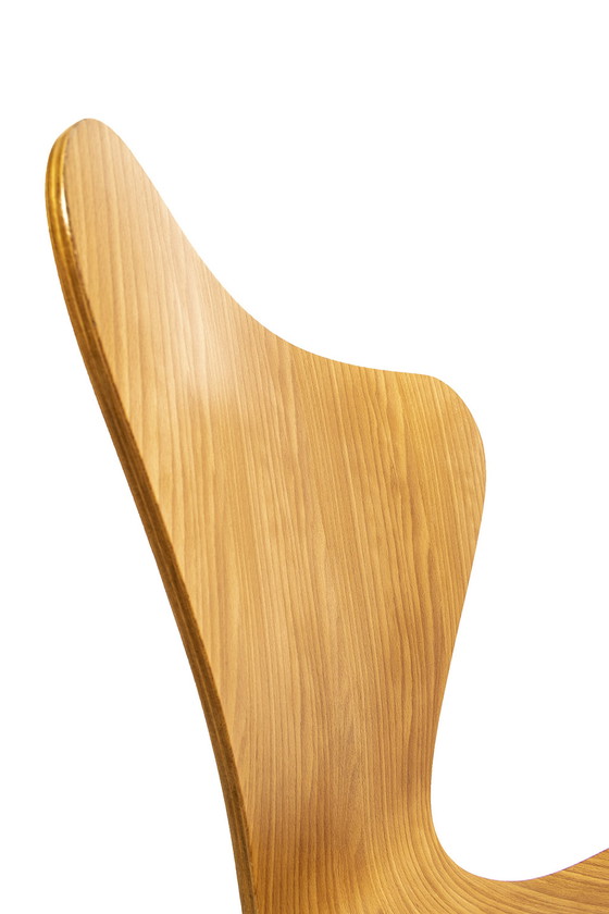 Image 1 of Arne Jacobsen series 7 vlinderstoel