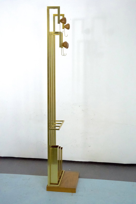 Image 1 of Mid Century Kapstok van messing en hout. Italië 1970S