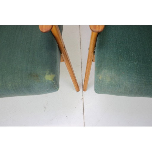 Paar houten en stoffen fauteuils uit de Mid Century, Tsjecho-Slowakije 1960