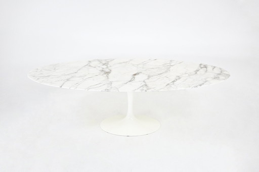 Ovale eettafel van Eero Saarinen voor Knoll International