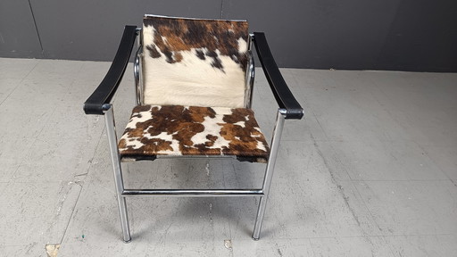 Lc-1 Stoel In Bruin En Witte Ponyskin Door Le Corbusier Voor Cassina